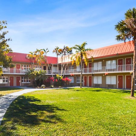 Vero Beach Inn & Suites Vero Beach I-95 (Adults Only) Eksteriør bilde